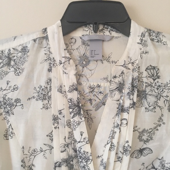 H&M size US 4 off white blouse w/beautiful pattern - Picture 2 of 4